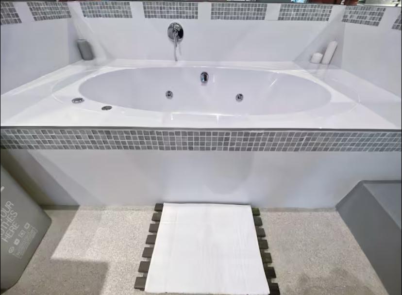 To Let 3 Bedroom Property for Rent in Green Point Western Cape